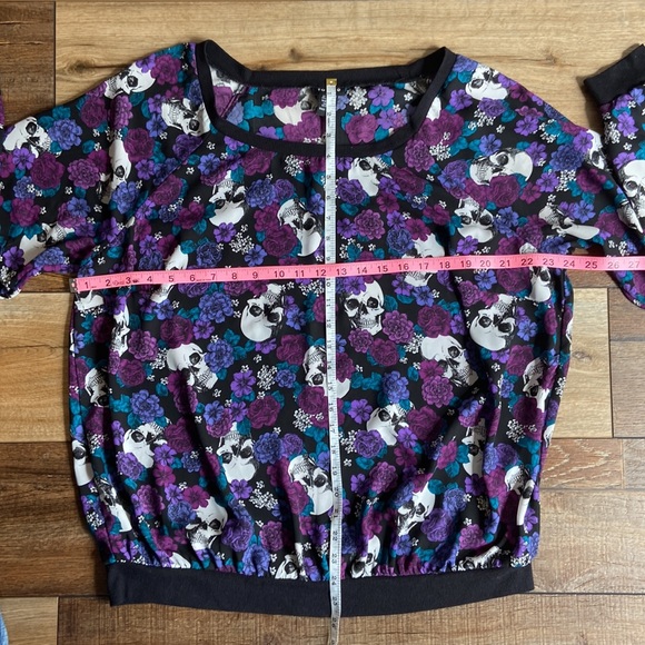 Torrid Skulls and Flowers Sheer Chiffon Top Size 2 - Picture 4 of 10